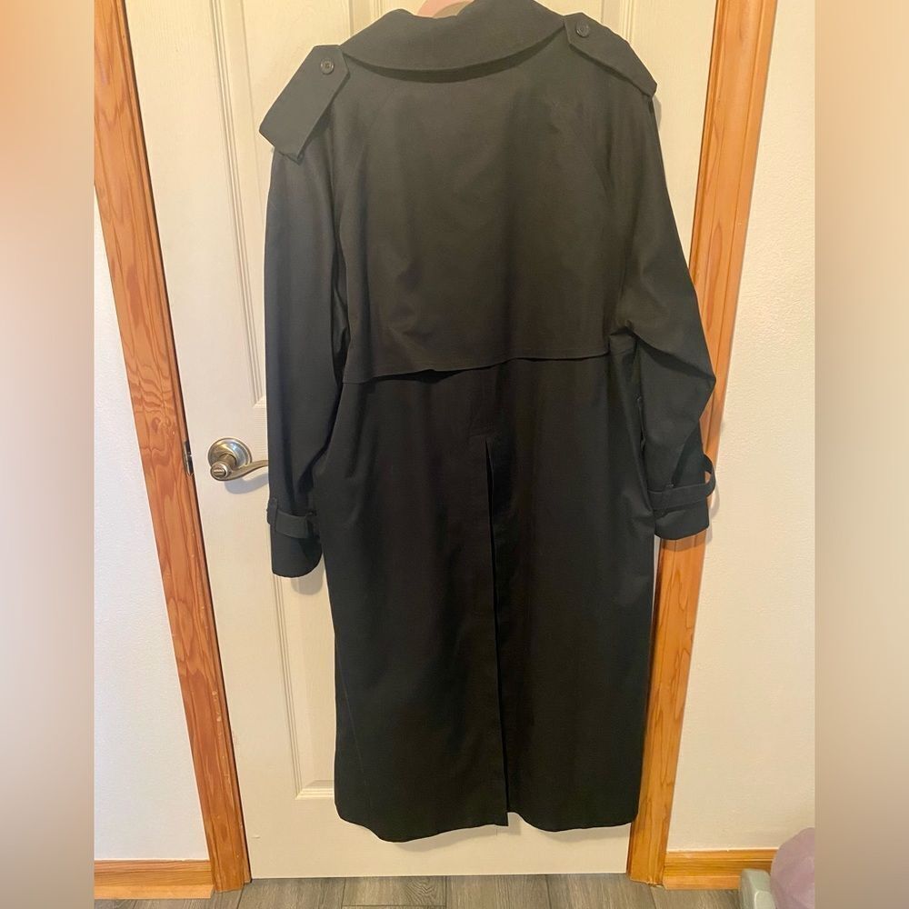 Nice classic lined raincoat by Burberry - Picture 2 of 9